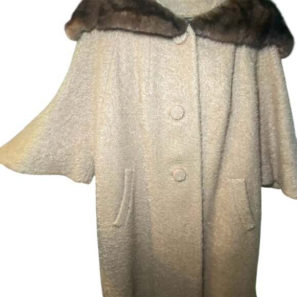 Vintage Beige Wool Coat Fur Trim Collar Large Buttons Retro Luxury Glam *READ* - Picture 3 of 7